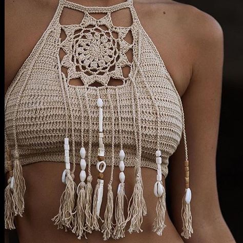 The dream catcher crop in sand $49 handmade hand beaded on model @l_cowcher Bohemian Schick, Crop Top Styles, شال كروشيه, Estilo Hippy, Fest Outfits, Mode Hippie, Mode Crochet, Boho Crop Tops, Crochet Swimwear