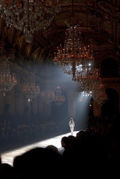 Model Aesthetic, Stage Design, Model Life, Industrial Style, Runway Fashion, Chandeliers, Trendy Fashion, Fashion Photography, A Woman