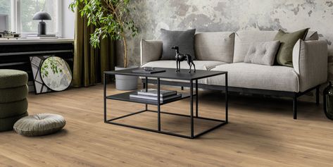 When It Comes to Vinyl vs. Laminate Flooring, One Is Clearly More Durable Best Sofa Covers, Luxury Vinyl Tile Flooring, Oak Laminate Flooring, Vinyl Tile Flooring, Natural Flooring, Oak Laminate, Linoleum Flooring, Luxury Vinyl Plank Flooring, Room Paint Colors