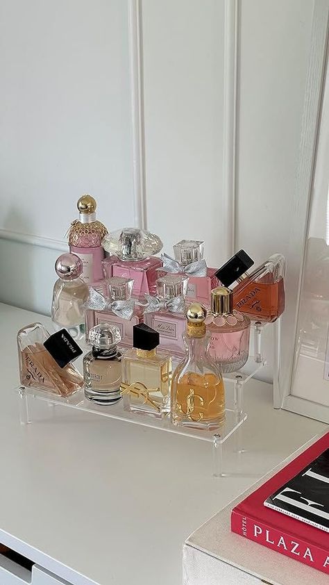 Parfum Aesthetic, Room Organisation, Perfume Body Spray, Girly Room, Dream Rooms, Perfume Collection, Room Aesthetic, Vintage Wallpaper, Aesthetic Room