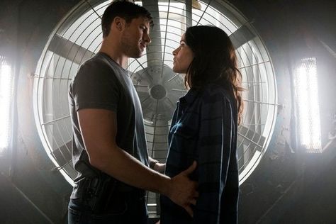 Timeless Show, Timeless Series, Psychological Tricks, Matt Lanter, Abigail Spencer, Tv Couples, History Lessons, Real Life Stories, Best Tv Shows