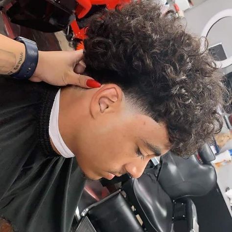 Blowout Taper Fade Curly Hair, Blowout Taper Curly Hair, Blowout Taper Men Curly Hair, Flow Taper, Low Taper Blowout, Blowout Fade, Blowout Taper Fade, Blowout Haircuts, Taper Men