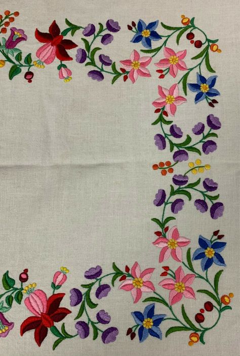 Table Cloth Embroidery, Tablecloth Embroidery, Cloth Embroidery, Free Embroidery Patterns, Hungarian Embroidery, Best Self Help Books, Simple Embroidery Designs, Floral Candle, Holiday Candles