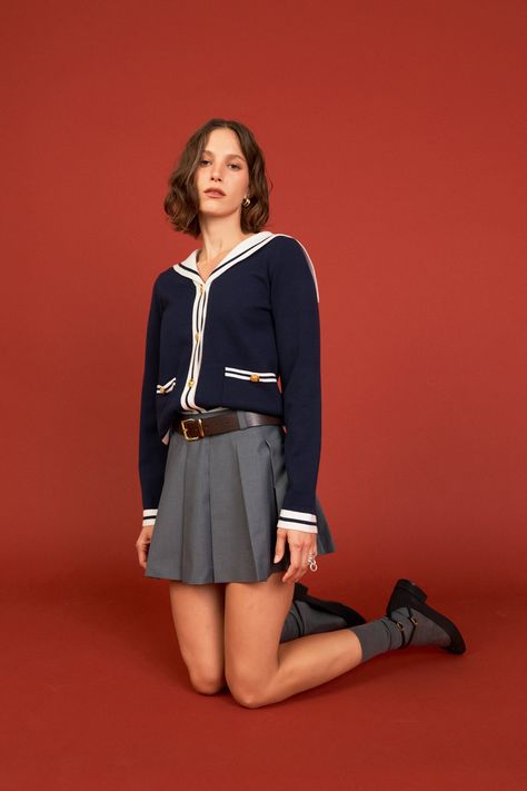 Stay cozy and stylish with our Contrast Sailor Collar Cardigan. Featuring a classic Sailor collar and V neckline, this versatile piece is a must-have for every fashion-forward wardrobe. The ribbed detailing adds a touch of texture and elegance, while the long sleeves keep you warm and comfortable. Made with premium quality materials, this cardigan is perfect for any occasion. Pair it with your favorite jeans or skirt for a chic and effortless look. Get yours now and make a bold fashion statement Sailor Aesthetic Outfit, Sailor Inspired Outfit, Sailor Outfit, Red Autumn, Summer Style Guide, 2024 Style, Knit Outerwear, Casual Party Dresses, Sailor Collar