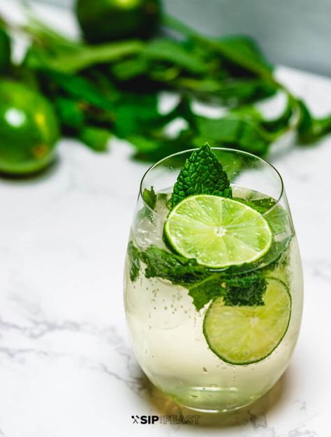 Hugo Spritz | A refreshing and effervescent cocktail with hints of elderflower, lime and mint that is so delicate and versatile, it makes the perfect aperitivo to any meal. #sipandfeast #hugo #cocktails #drinks #mint #proseccodrink #spritz Hugo Drink, Hugo Cocktail, Hugo Spritz, Prosecco Drinks, Sip And Feast, Italian Drinks, Spritz Recipe, Spritz Cocktail, Italian Cocktails