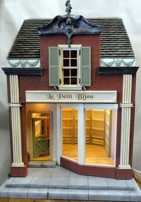 Le Petit Bijou Shop Exterior, Dolls House Shop, Dollhouse Nursery, Room Boxes, Architecture Model House, Dollhouse Miniatures Diy, Miniature Rooms, Dolls Houses, Miniature Houses