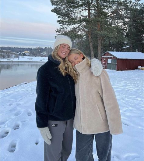 Snow Selfie, Josefine Vogt, Best Friend Pics, Winter Selfie, Selfie Winter, Scandinavian Winter, Winter Pics, Bestie Pics, Skandinavian Fashion