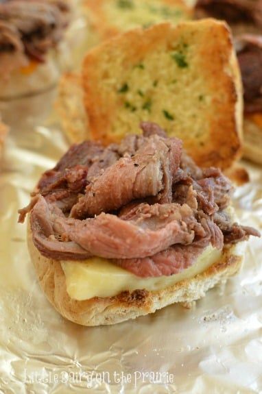 Tritip Sandwich Sides, Leftover Tri Tip Recipes Ideas, Tritip Recipes Leftover, Tri Tip Sliders Mini Sandwiches, Tritip Sandwich Recipes, What Can I Make With Left Over Tri Tip, Sides To Go With Tri Tip, Tri Tip Sandwich Ideas, Tri Tip Sliders