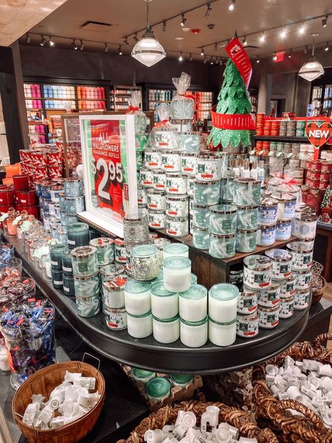 📍Bath & Body Works 🛍️ #preppy #christmas #christmasgiftideas #bathandbodyworks #shopping #christmasshopping #aesthetic Christmas Aesthetic Bath And Body Works, Christmas Candles Bath And Body Works, Christmas Gifts Astethic, Bath And Body Works Christmas Aesthetic, Bath Body Works Aesthetic, Winter Bath And Body Works, Fall Bath And Body Works, Christmas Bath And Body Works, Bath And Body Works Aesthetic