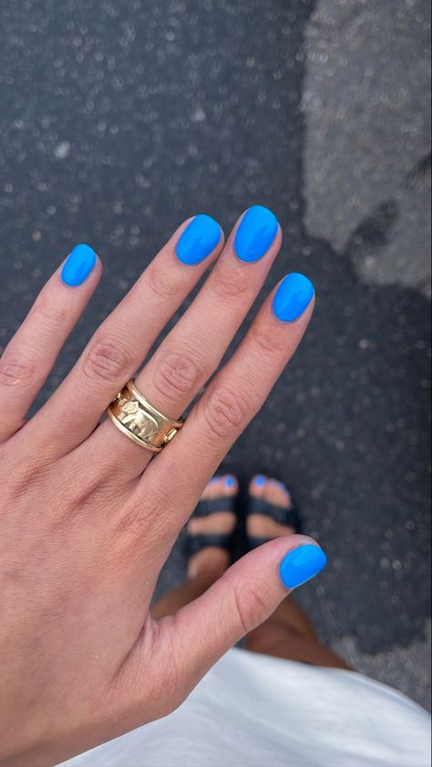 Short Gel Nails For Vacation, Single Color Short Nails, Vacation Nails One Color, Bright Natural Nails, Nail Colors For Vacation, May Dip Nails, Fun Color Nails, Natural Nail Ideas Gel, Short Round Dip Nails