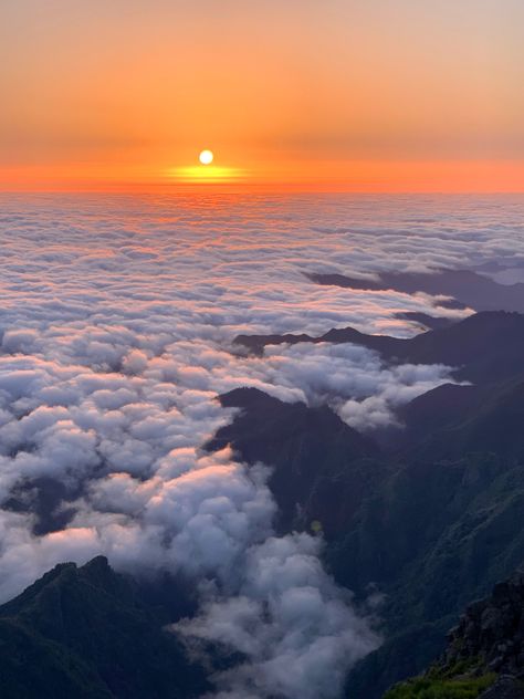 Pico Portugal, Madeira Aesthetic, Travel 2025, Sun Aesthetic, Bucket List Vacations, Pinterest Aesthetic, Aesthetic Photography, Dream Life, Bucket List