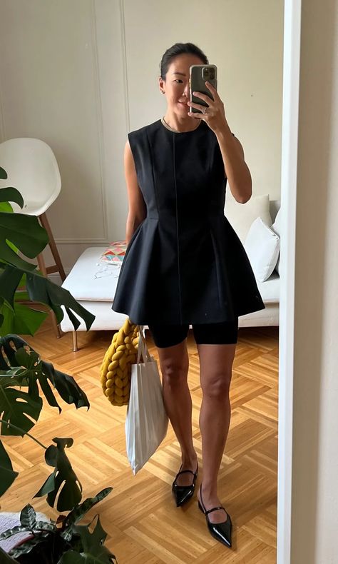 What I'm Wearing: Weeks 36 & 37 - by Irene Kim (김애린) Irene Kim, Model Looks, Causal Outfits, Street Style Summer, Street Style Inspiration, Urban Chic, Minimal Fashion, Fashion Inspo Outfits, Chic Outfits