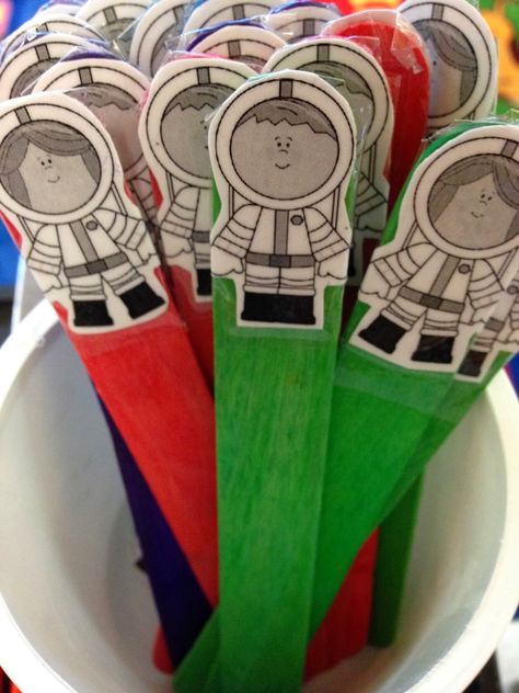 Space People: helps create spaces between the words when writing. Space People, Literacy Activities Kindergarten, Classroom Goals, 1st Grade Writing, First Grade Writing, Kindergarten Fun, Kindergarten Writing, Teaching Literacy, Writer Workshop