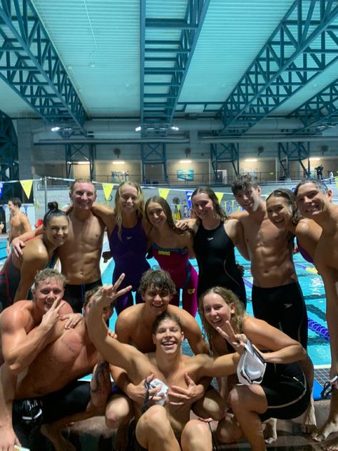 college swimming || college swim meets || college athletes College Swim Team, Highschool Swim Team, High School Swim Team Aesthetic, Swimming Team Aesthetic, Swimming Competition Aesthetic, Sports Team Aesthetic, Sport Astetic, Swimming Sport Aesthetic, College Athlete Aesthetic