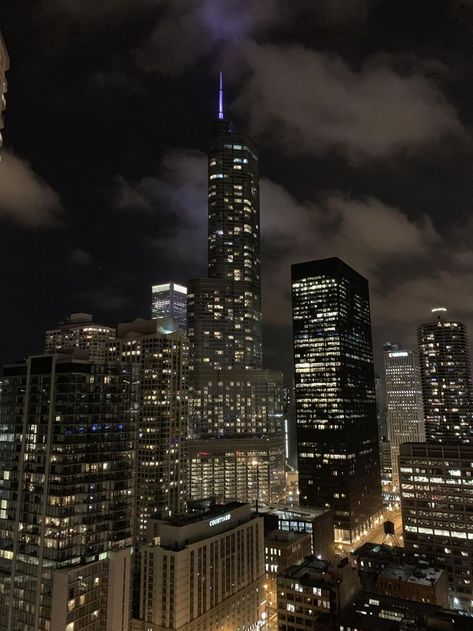 Night City Aesthetic, City Aesthetic Night, City View Night, Evil Buildings, Nyc Aesthetic, Dark City, Nyc Life, City Vibe, Night Vibes