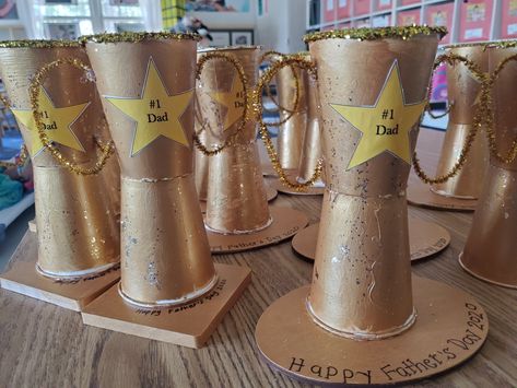 Diy Trophy Ideas, Rainbow Preschool, Trophy Craft, Diy Trophy, Family Night Activities, Kids Fathers Day Crafts, Father's Day Activities, Nursery Activities, Sports Camp