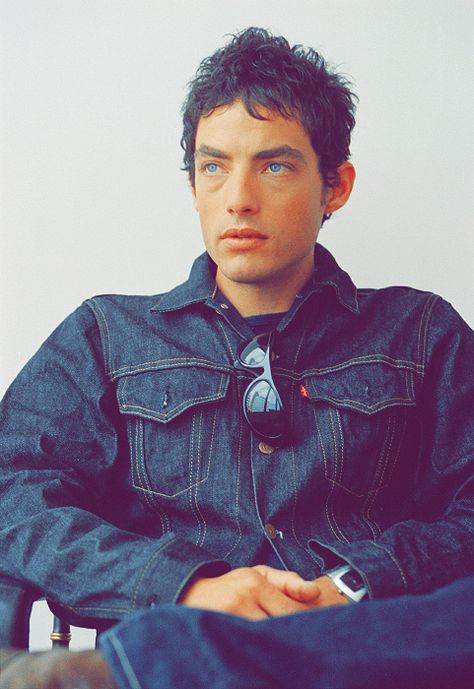 Blue Eyes Jakob Dylan 90s, Jacob Dylan, Jakob Dylan, Marvin Gaye, Music Photo, Curly Hair Men, Bob Dylan, Curly Hairstyles, Michael Jackson