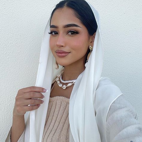 White Dress Hijab Outfits, Hijab White Dress, White Hijab Style, Dress White Hijab, White Dress Classy Formal, White Dress Outfit Casual, Hijab Outfits Casual, White Dress Hijab, White Hijab Outfit