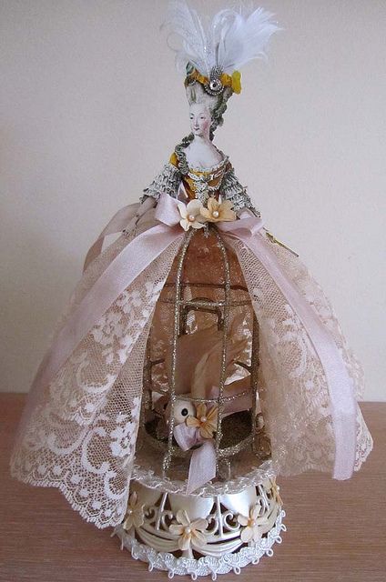 . Birdcage Art, Santos Dolls, Assemblage Art Dolls, Shabby Chic Crafts, Half Dolls, Cake Box, Assemblage Art, Noel Christmas, Vintage Crafts