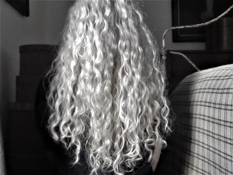 3a Hair, Silver White Hair, White Hair Color, Layered Haircuts For Medium Hair, Bella Hair, Blonde Curly Hair, Long Gray Hair, Haircuts For Medium Hair, Curly Hair Care