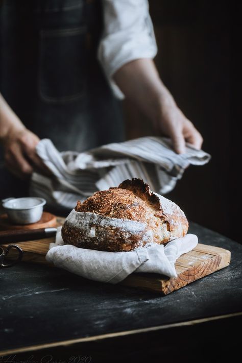 Bread Photography Styling, Bread Styling, Bakery Website, Dark Food Photography, Bread Shop, Bread Art, Food Photography Inspiration, Food Drink Photography, Fresh Bread