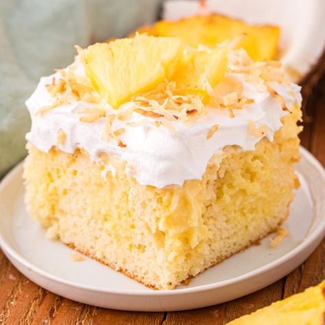 Hawaiian Poke Cake Desserts Vanilla, Pineapple Poke Cake, Easy Pudding, The Best Cake Recipes, Banana Pudding Poke Cake, Hawaiian Desserts, Pudding Poke Cake, Poke Cake Recipe, French Vanilla Cake