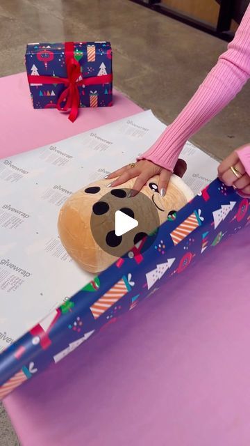 GIVEWRAP | Gift Wrap that Gives to Charity on Instagram: "Who says you need a box? 😂  #BonBonEverything 🍬  Tell us your favourite gift wrapping hack in the comments for this festive season 🎁🎄🫶🏻  #GiveTwiceWithGivewrap  - #reels #reelsinstagram #explore #explorepage #christmas #christmas2024 #christmasdecor #christmastime #christmasgifts #christmasiscoming #christmaspresents #christmasgift #christmasshopping #christmasmood #merrychristmas #christmascountdown #christmasvibes #giftideas #giftwrapping #sydney #Australia" Fun Crafts For Christmas, How To Gift Wrap Clothing Without Boxes, Wrapping Bulky Presents, Clever Ways To Wrap Gifts, How To Wrap Gifts From Santa, How To Wrap A Football For Christmas, Wrap Jewelry Gift, How To Wrap A Large Stuffed Animal, Gift Wrap Stuffed Animal