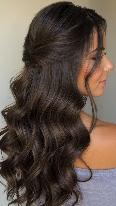 Discover stunning homecoming hairstyles for all hair lengths - medium easy short long half up half down updos straight hair shoulder length more Whether you have straight curly simple or black hair find the perfect hairstyle for your special occasion Quince Hairstyles For Guest, Wedding Hair Thick Long, Wedding Hair Down Black Hair, Homecoming Straight Hairstyles, Wedding Hairstyles For Long Hair Elegant, Prom Hairstyles Brown Hair, Black Tie Hairstyles Long, Updos Straight Hair, Formal Down Hairstyles