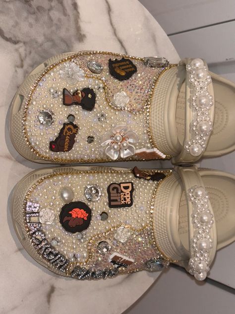 Melanin Queen Customized Crocs - Etsy Canada Croc Inspiration, Croc Decor Ideas, Bedazzled Crocs, Custom Crocs, Customized Crocs Shoes, Croc Decor, Designer Crocs, Croc Decorations, Crocs With Charms