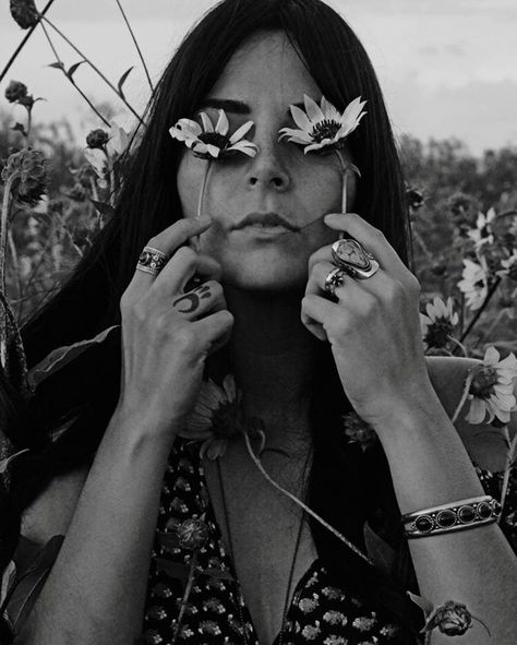 Black magic woman 🌼🖤 Wednesday witchy inspo #sourceunknown Buck Moon, Woodstock 1969, Hippie Aesthetic, Estilo Hippy, Mode Hippie, 70s Aesthetic, Happy Hippie, 70s Hippie, Hippie Life