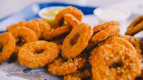 The fast food chain White Castle just revealed that customers will soon be able to purchase its chicken rings in the frozen food aisle to prepare at home. White Castle Chicken Ring, Chicken Rings, Chicken Ring, Crinkle Fries, Best Air Fryer Recipes, Air Fryer Fried Chicken, Breakfast Slider, White Castle, Best Air Fryer