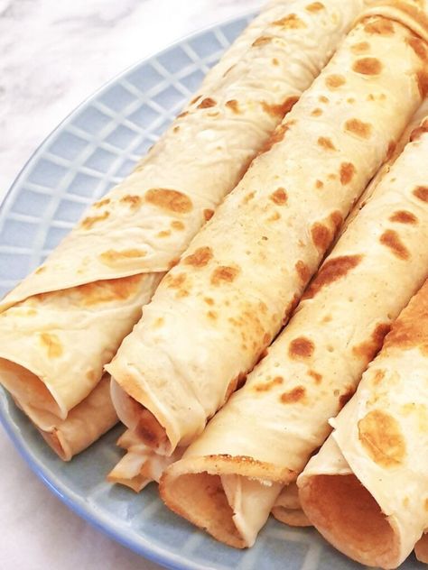 Montenegro Recipes, Rolled Pancakes, African Pancakes, Pancakes Recipe Without Baking Powder, Pancake Recipe Without Eggs, Pancake Fillings, Filled Pancakes, Slow Cooker Curry Recipes, Pancake Roll