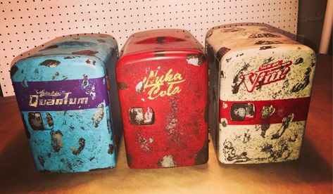 Fallout Theme, Gamer Room Diy, Fallout Props, Small Game Rooms, Geek Diy, Nuka Cola, Fallout Shelter, Man Cave Room, Fallout Game