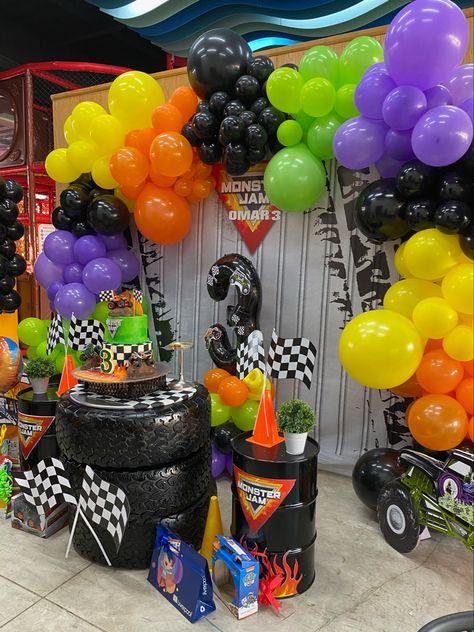 Monster Truck Desert Table, Monster Jam Backdrop Ideas, Monster Jam Party Centerpieces, Monster Trucks Party Ideas, 2nd Birthday Monster Trucks, Monster Truck Theme 3rd Birthday Party, Monster Jam Party Decorations Diy, Grave Digger Birthday Party Ideas, Monster Trucks Birthday Party Ideas