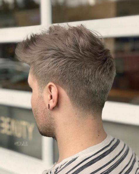 Picture of a perfect blend men's taper fade Taper Fade Haircuts, Low Taper Fade Haircut, Mens Hairstyles Fade, Gents Hair Style, Taper Fade Haircut, Long Hair On Top, Tapered Haircut, Mens Hairstyles Thick Hair, Mens Fade