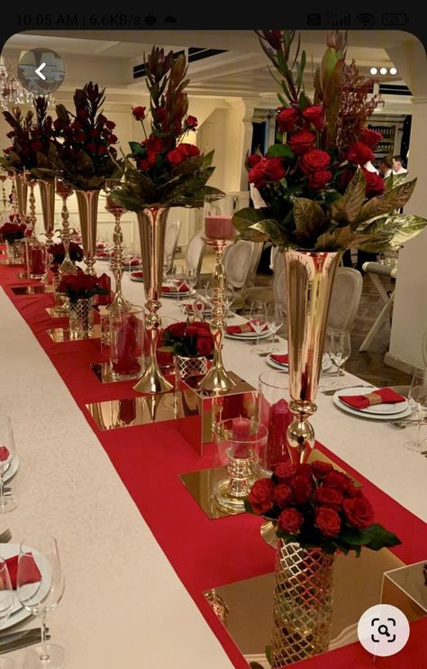 Gold Party Decorations Diy, Crystal Wedding Decor, Purple Wedding Centerpieces, Gold Table Setting, White And Gold Decor, Red Quince, Formal Table Setting, Quince Decorations, Diy Wedding Reception