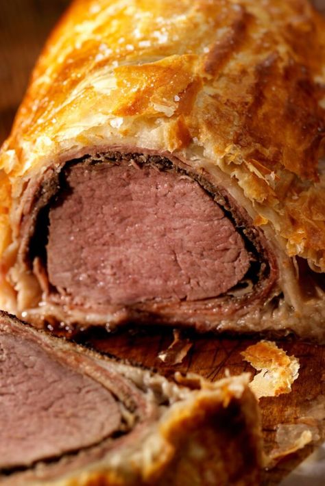 Gordon Ramsay Beef Wellington Recipe Easy Beef Wellington Recipe, Gordon Ramsay Beef Wellington, Easy Beef Wellington, Quick Beef Recipes, Grilled Dinner Recipes, Wellington Recipe, Beef Kebabs, Beef Wellington Recipe, Slow Cooker Recipes Beef