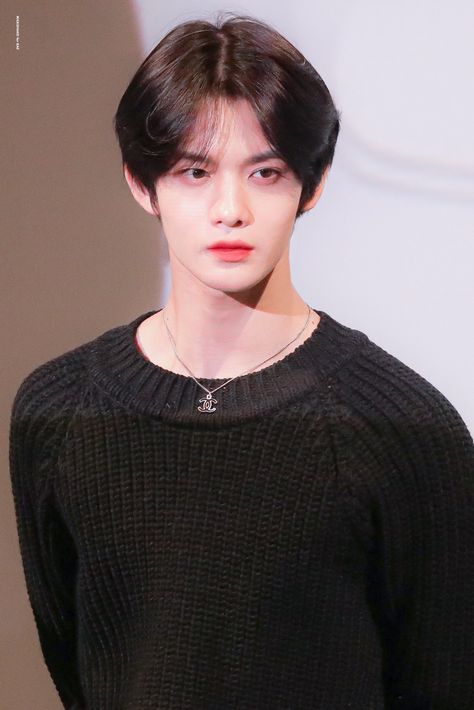 𝗖𝗜𝗫 𝖻𝖺𝖾 𝗃𝗂𝗇𝗒𝗈𝗎𝗇𝗀 Bae Jinyoung Produce 101, Miss U So Much, Bae Jin-young, Boy Idols, Jin Young, Bae Jinyoung, Produce 101, Korean Outfits, Wanna One