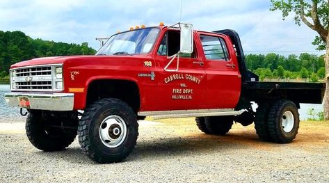 Carroll County Fire Rescue K30 Flatbed is So 🔥🔥🔥 Owner ————/—————-/—————/——— ▪️Follow us @squarebodytons ————/—————-/—————/——— ▪️ DM your… Chevy K30 Crew Cab, Chevy K30, Truck Flatbeds, Carroll County, Chevy Pickup Trucks, Old Pickup Trucks, Built Truck, Farm Trucks, Square Body