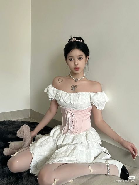 soft baby pink pilates princess balletcore aesthetic outfit inspo xiaohongshu girl ID: 2604053004 Balletcore Aesthetic, Pink Pilates Princess, Pink Pilates, Pilates Princess, Aesthetic Outfit, Soft Baby, Baby Soft, Follow For More, Baby Pink