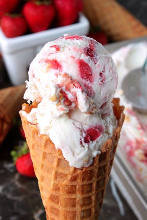 No Churn Strawberry Cheesecake Ice Cream Ice Cream Recipe No Churn, Strawberry Cheesecake Ice Cream Recipe, Homemade Strawberry Cheesecake, Wife Recipes, Cheesecake Ice Cream Recipe, Ice Cream Videos, Easy Strawberry Cheesecake, Strawberry Cheesecake Ice Cream, Pop Ice