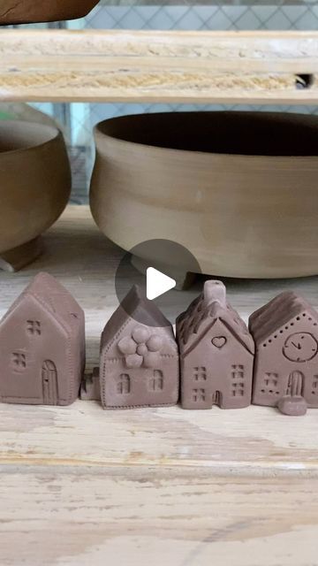 New Houses, Pottery Houses, Clay Houses, Clay Crafts Air Dry, Driftwood Crafts, Pottery Crafts, Pottery Classes, Ceramic Houses, Pottery Ceramics