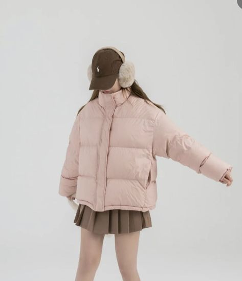 Puffer Jacket Outfit Pink, Pink Puffer Jacket Outfit Winter, Beige Puffer Jacket Outfit, Pink Puffer Jacket Outfit, Cropped Puffer Jacket Outfit, Beige Puffer Jacket, Puffer Outfit, Pink Puffer Jacket, Puffer Jacket Outfit