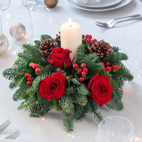 Xmas Table Decorations, Christmas Vases, Christmas Candle Decorations, Christmas Flower Arrangements, Christmas Table Centerpieces, Christmas Floral Arrangements, Christmas Centerpieces Diy, Christmas Centerpiece, Christmas Arrangements