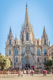 Images Of Christ, Gothic Cathedral, The Cloisters, Holy Cross, The Cathedral, Best Places To Live, Stone Carving, Architecture House, Barcelona Cathedral