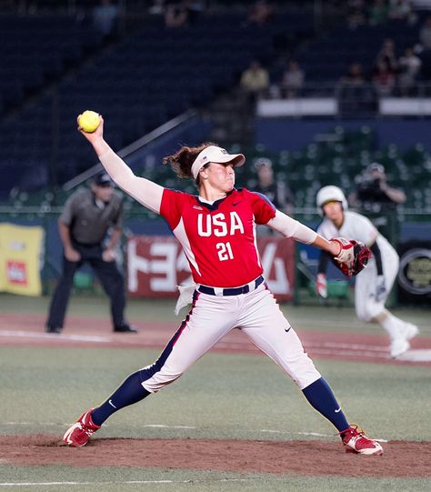 Women’s Softball, Softball Aesthetic Pitcher, Softball Goals, Pitcher Softball, Softball Aesthetic, Womens Softball, Softball Things, Softball Pitcher, Softball Stuff