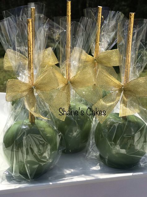 Olive Green Dessert Table, Green And Gold Treat Table, Emerald Green Candy Apples, Emerald Green And Gold Candy Table, Green Cake Pops Ideas, Sweet 16 Green And Gold Theme, Green And Gold Sweet 16, Green Candy Apples, Gold Candy Apples