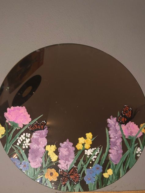 Mirror Painting Butterfly, Draw On Mirror Ideas, Painted Flower Mirror, Butterfly Mirror Painting, Flower Painting On Mirror, Mirror Flower Painting, Flowers Painted On Mirror, Mirror Painting Easy, Mirror Art Painted Aesthetic