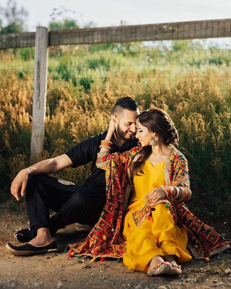 Status Pic, Pre Shoot, Wedding Foto, Pre Wedding Photoshoot Props, Afghani Dress, Punjabi Style, Pre Wedding Photoshoot Outfit, Wedding Photoshoot Props, Punjabi Couple