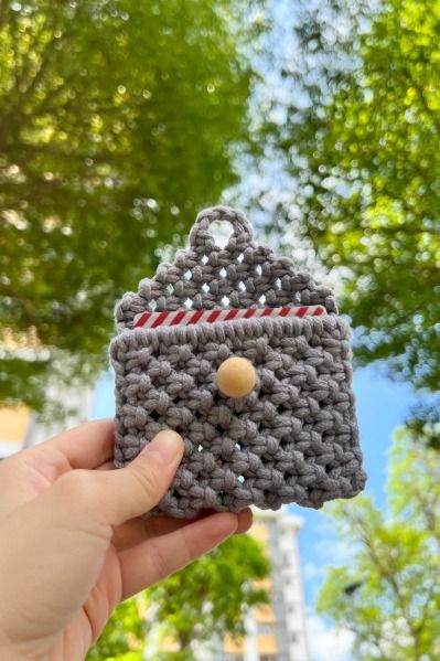 Macrame Knots Diy, Pola Macrame, Free Macrame Patterns, Macrame Knots Tutorial, Macrame Purse, Wallet Tutorial, Purse Tutorial, Knots Diy, Macrame Wall Hanging Patterns